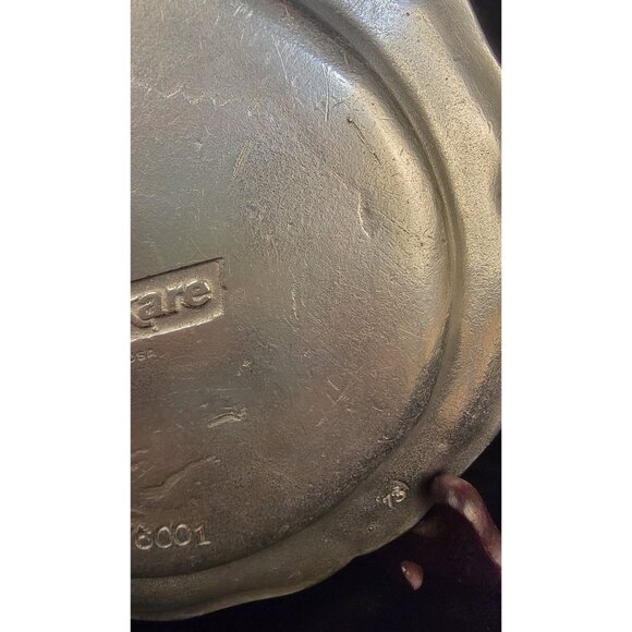 Vintage Mid-1900s InnKare Holiday Inn Metal Plate - Picture 7 of 13